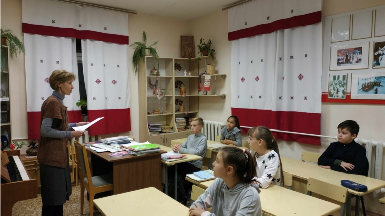 В Чебоксарской детской музыкальной школе № 3 прошли тематические классные часы, посвященные Дню народного единства