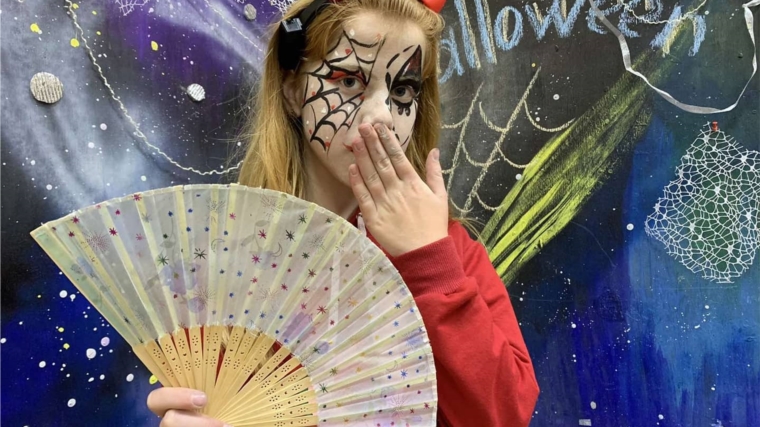 Первая учебная четверть в художественном отделении Чебоксарской детской школы искусств № 4 завершилась «Хэллоуином»