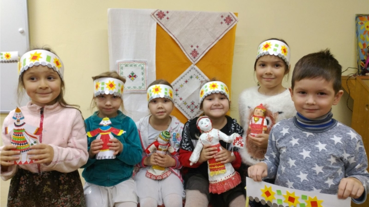 В Чебоксарской детской школе искусств проходят мероприятия тематики чувашской вышивки