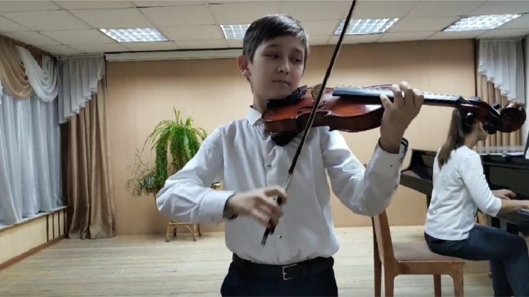 Учащиеся Чебоксарской детской музыкальной школы № 3 приняли участие в акции, посвященная Дню матери